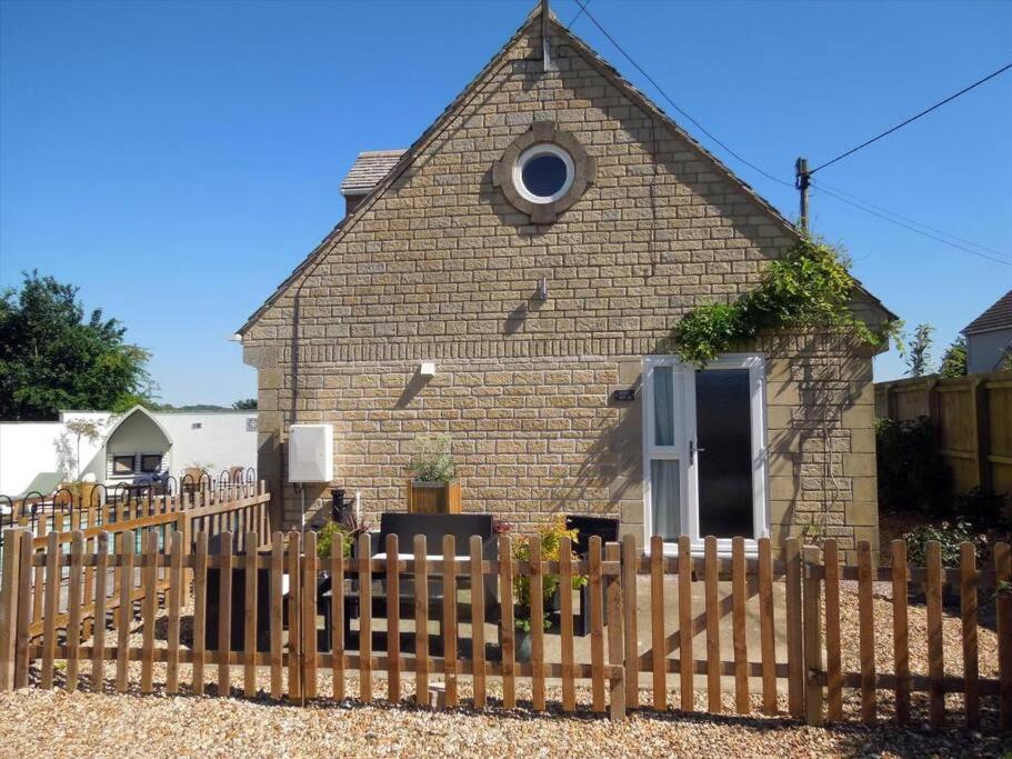Beautiful 2 Bedroom Guest House With Private Pool In Lacock, Wiltshire Exterior foto